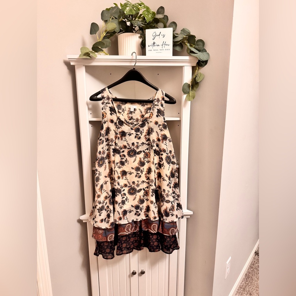 Xhilaration Floral Patterned Top